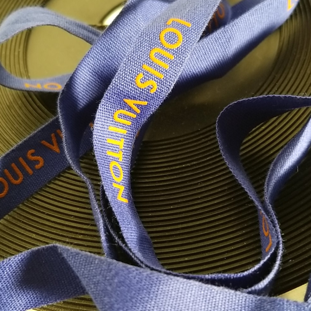 Louis Vuitton Ribbon - Picture 3 of 6